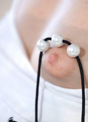 Фетишистка нюхает и облизывает трусы